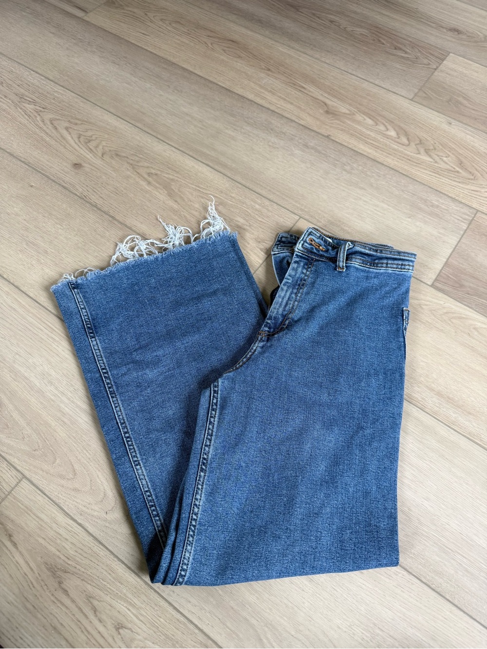 Zara Blue Cropped Frayed-Hem Jeans
